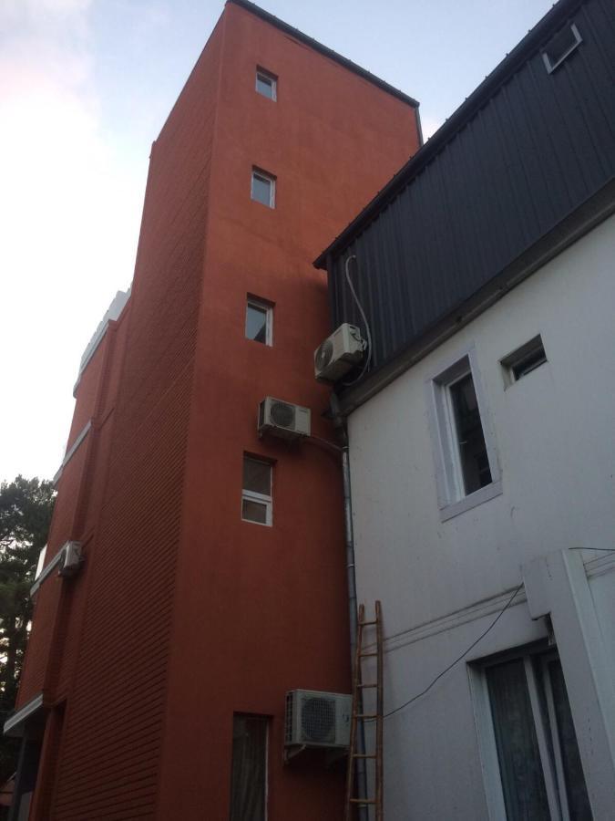 House By The Sea Hotel Koboeleti Buitenkant foto